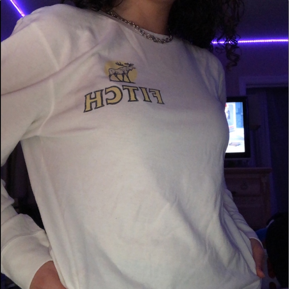 men’s abercrombie&fitch white longsleeve t-shirt.